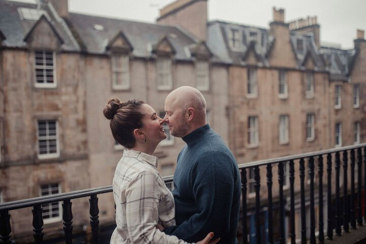 Romantic Photoshoot Experience for Couples in Edinburgh - Photo 1 of 5